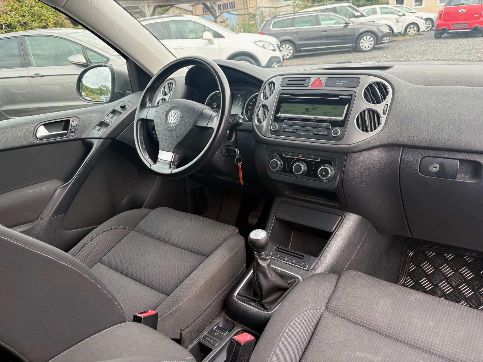 Fahrzeugabbildung Volkswagen Tiguan 1.4 TSI Team BMT Sportsitze 17" LMR AHK