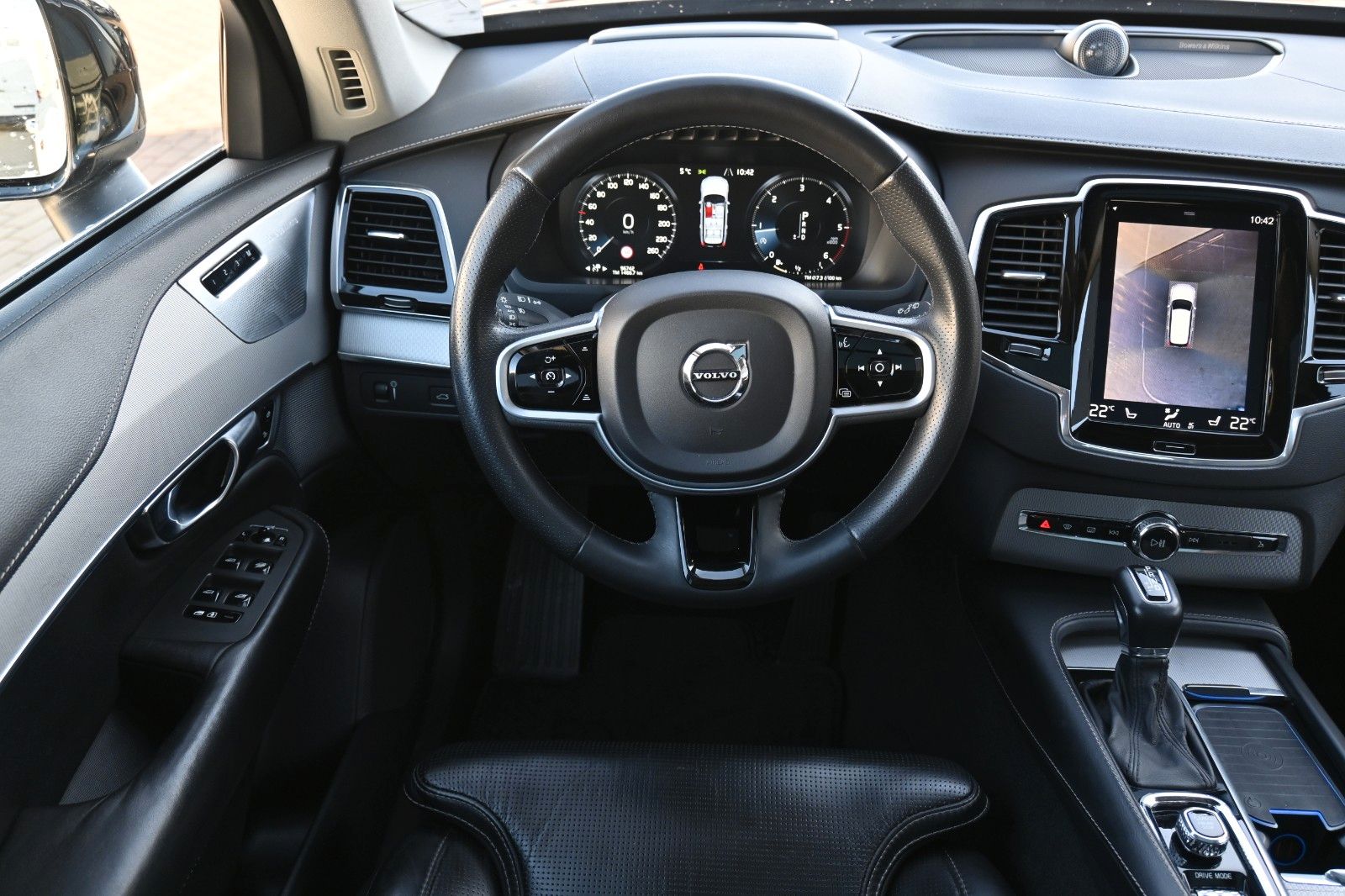 Fahrzeugabbildung Volvo XC90 D5 AWD Autom. Inscription*LUFT*360°*AHK*7-S