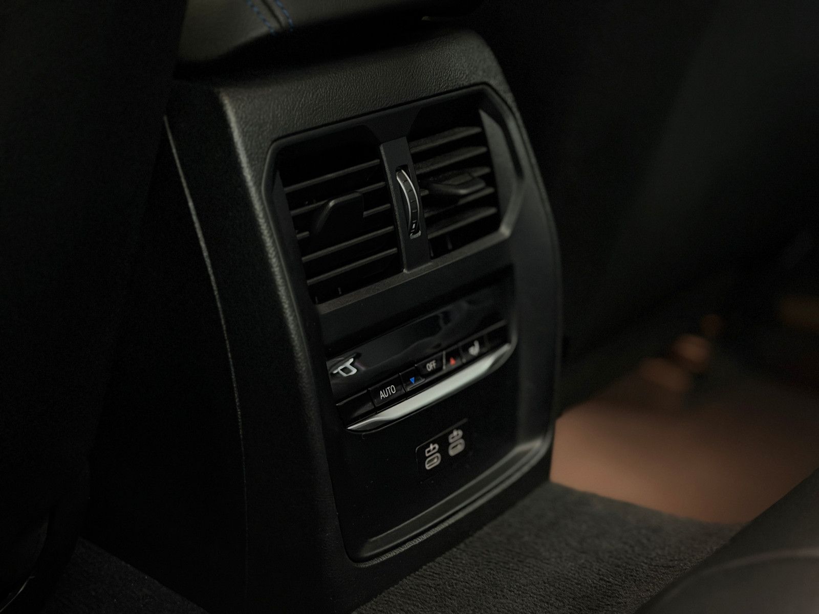 Fahrzeugabbildung BMW M340 i xDrive Limo|M-Sitze|360°|H&K|HuD|VOLL