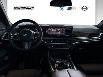 BMW X7 - 7