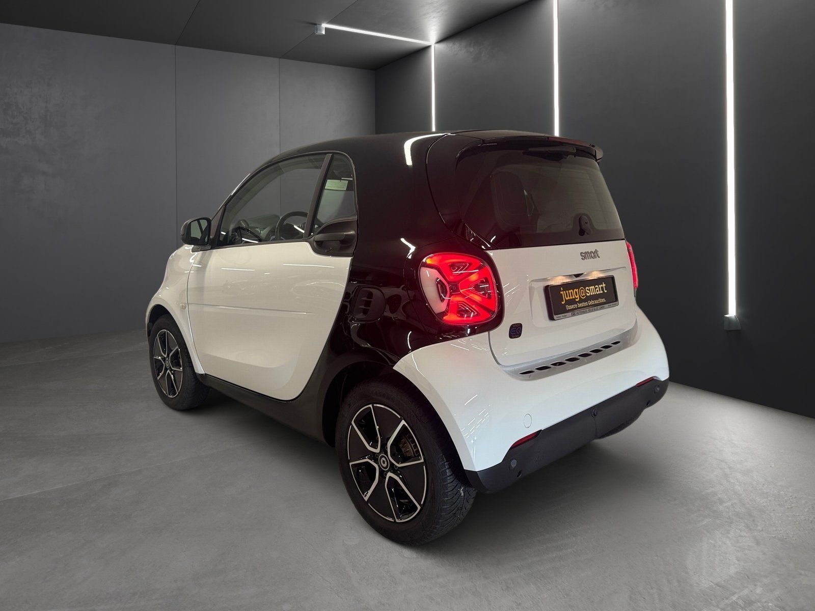 Fahrzeugabbildung Smart smart EQ fortwo Exclusive*Pano*LED*Kamera*22kW*
