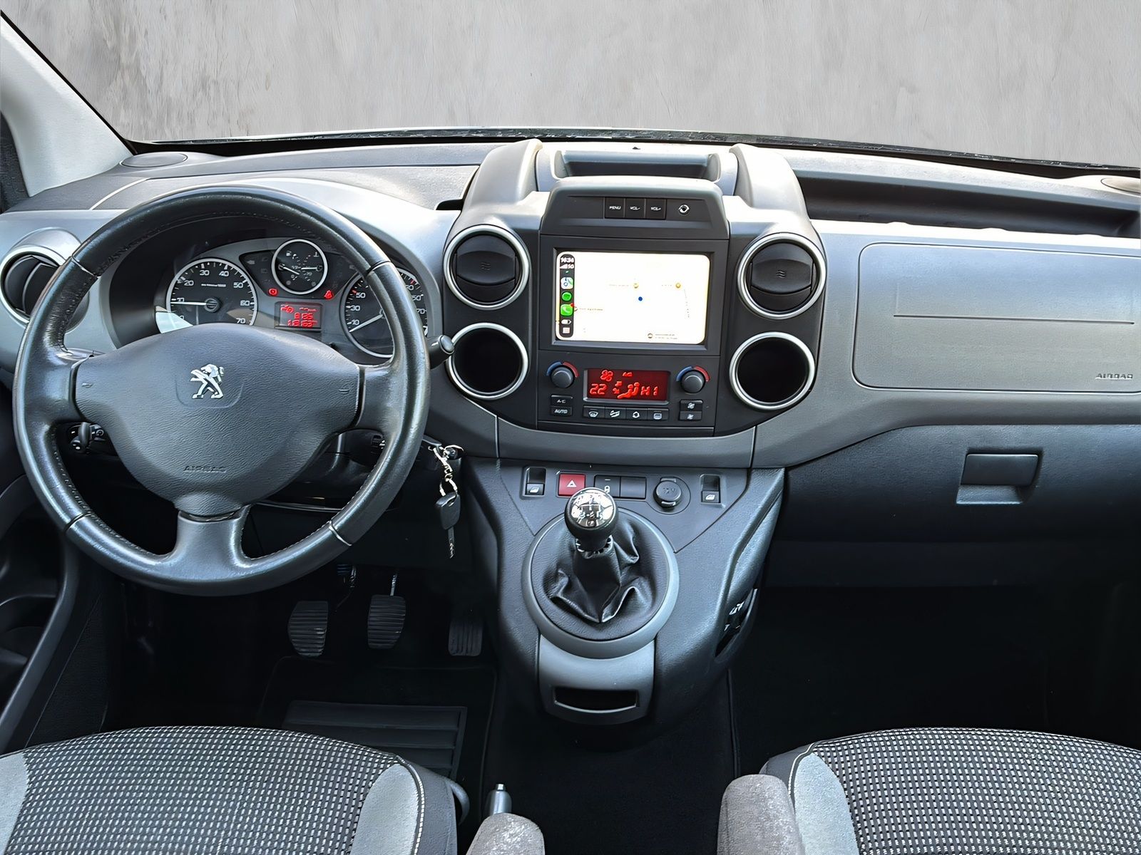 Fahrzeugabbildung Peugeot Partner Tepee Allure 1.2 Pure Tech Klimaaut.Temp