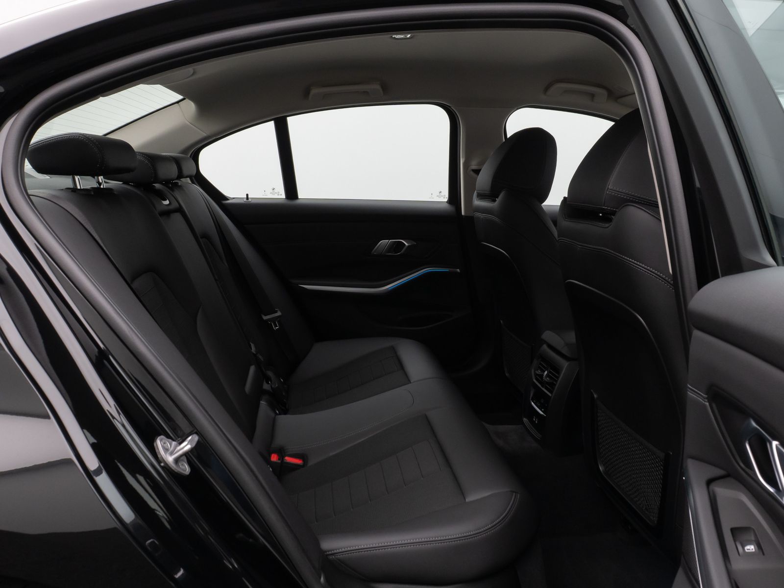 Fahrzeugabbildung BMW 330d xD Lim. Kamera DAB Leder Alarm Sport 18Zoll