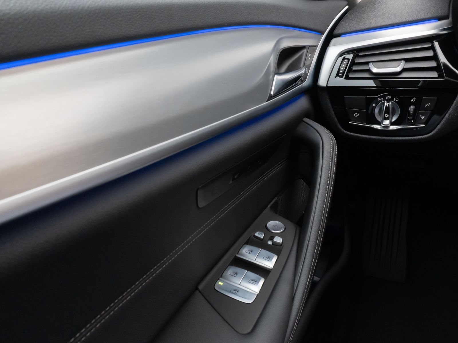 Fahrzeugabbildung BMW 520d xD ACC H/K Kamera Alarm DAB Leder 18Zoll