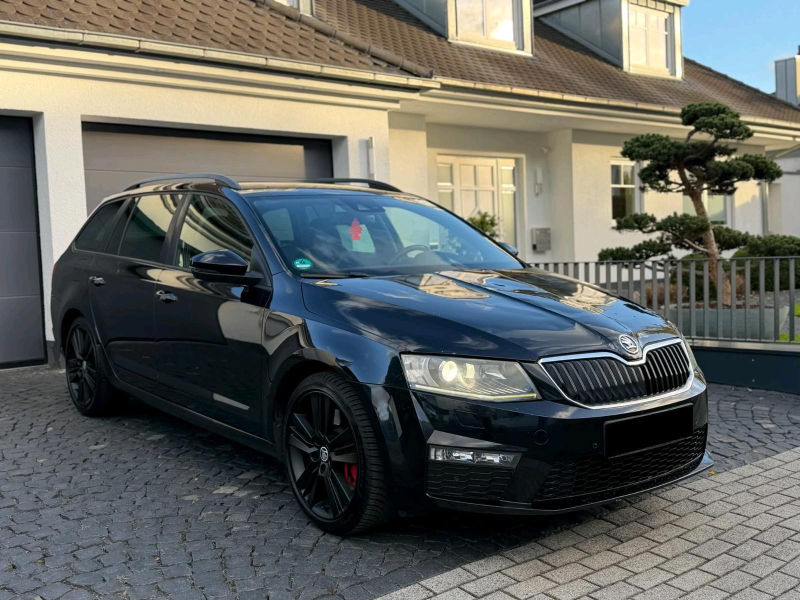 Skoda Octavia 2014 — rear view