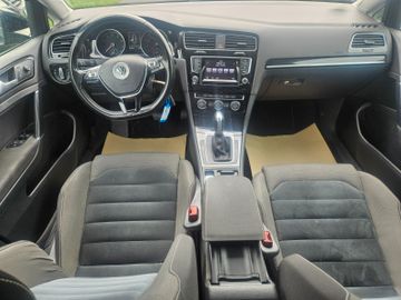 Volkswagen Golf - 8