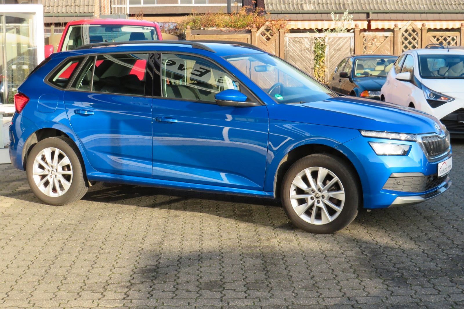 Fahrzeugabbildung SKODA Kamiq Ambition DSG LED AHK GRA PDC SITZH.