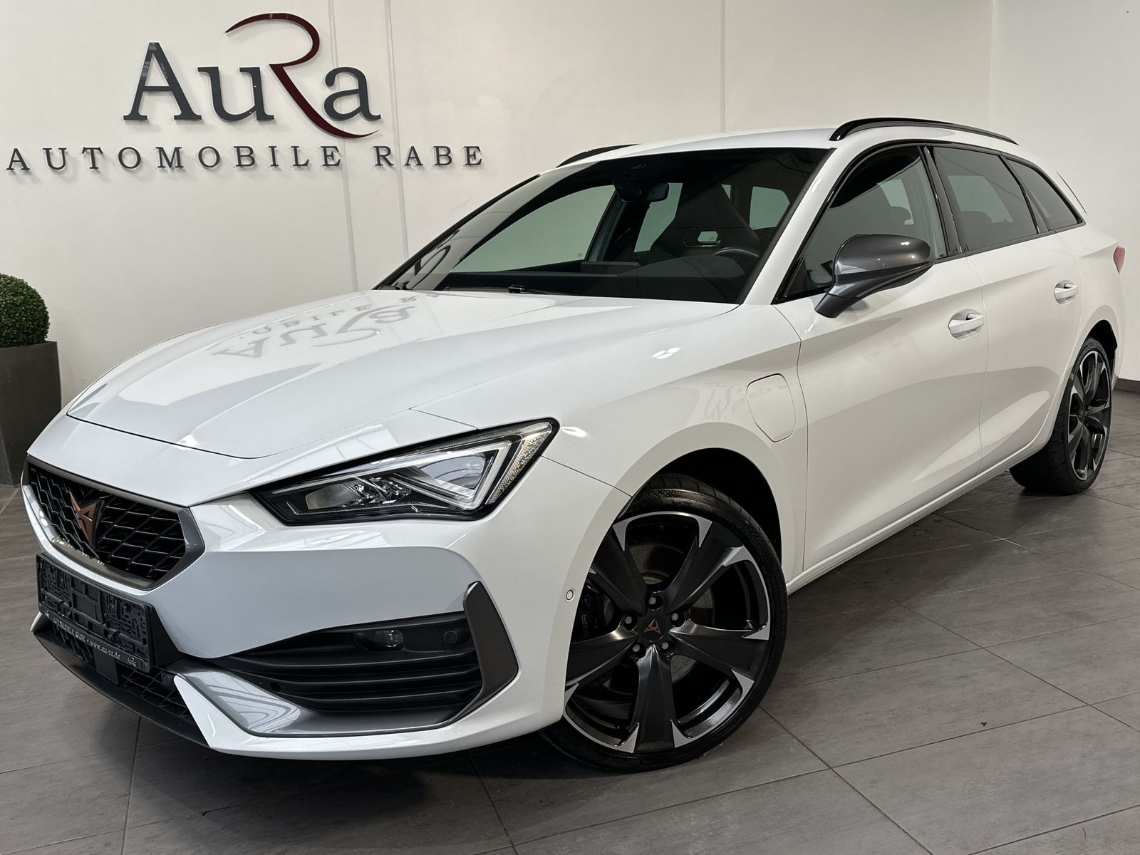 Fahrzeugabbildung CUPRA Leon Sportstourer 1.4 e-Hybrid NAV+LED+AHK+ACC