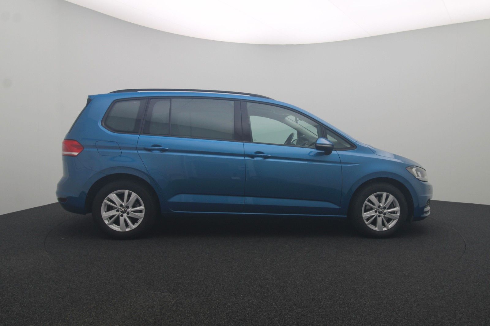 Fahrzeugabbildung Volkswagen Touran Comfortline ACC AHK Panorama7Sitze