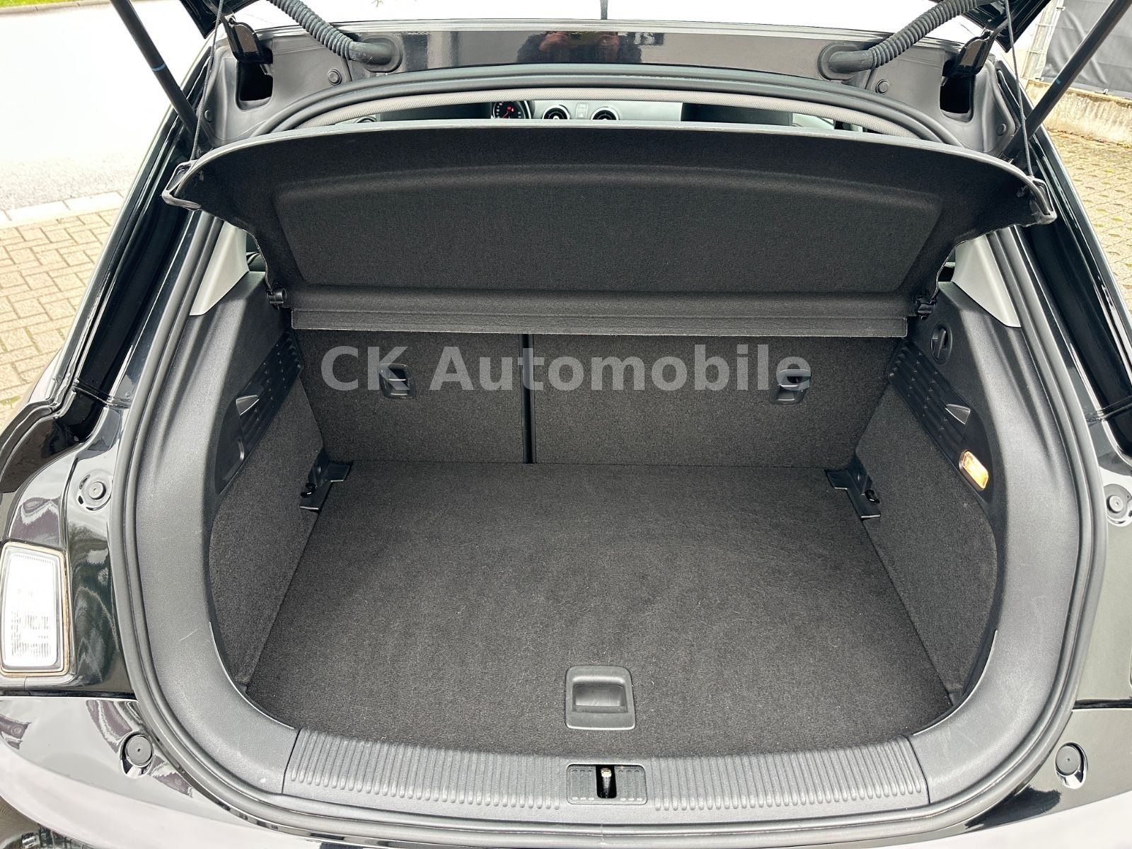 Fahrzeugabbildung Audi A1 Sportback Sport 1.6 TDi/Navi/Klima/SHZ/PDC
