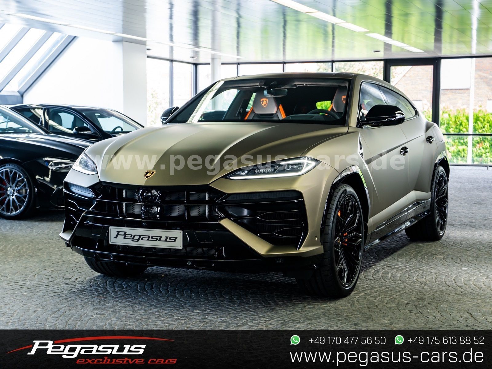 LAMBORGHINI Urus - 3