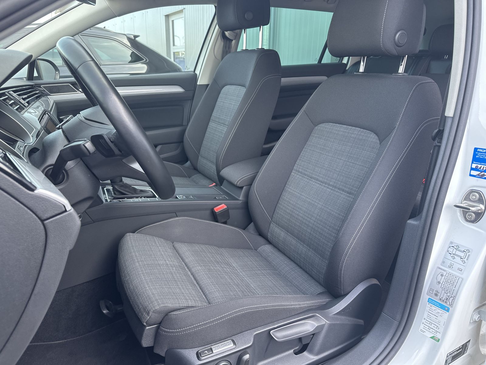 Fahrzeugabbildung Volkswagen Passat Variant 2.0 TDI DSG Business NAV+LED+ACC