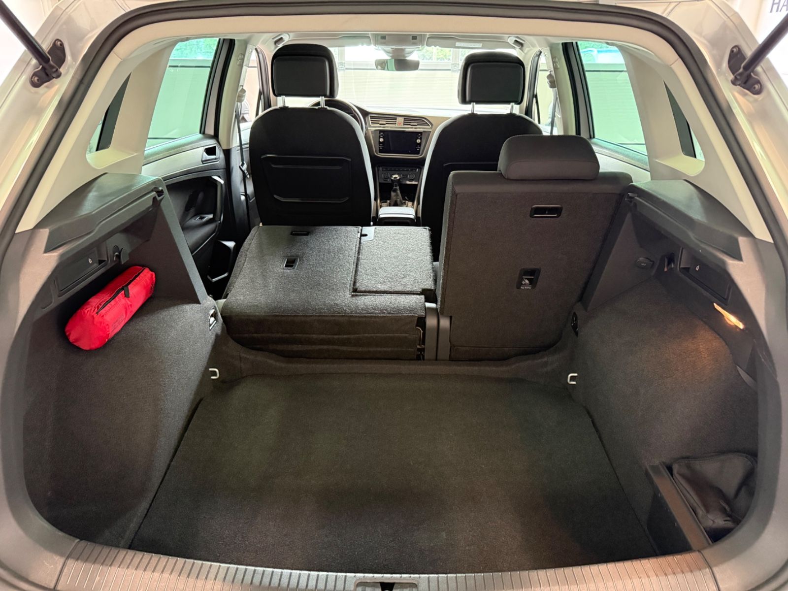 Fahrzeugabbildung Volkswagen Tiguan Comfortline Standheizung, Allwetterreifen