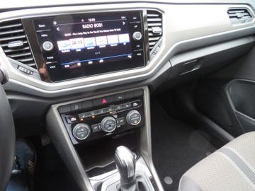 Fahrzeugabbildung Volkswagen T-Roc Style TSI DSG AHK NAVI KAMERA APP 1.HD