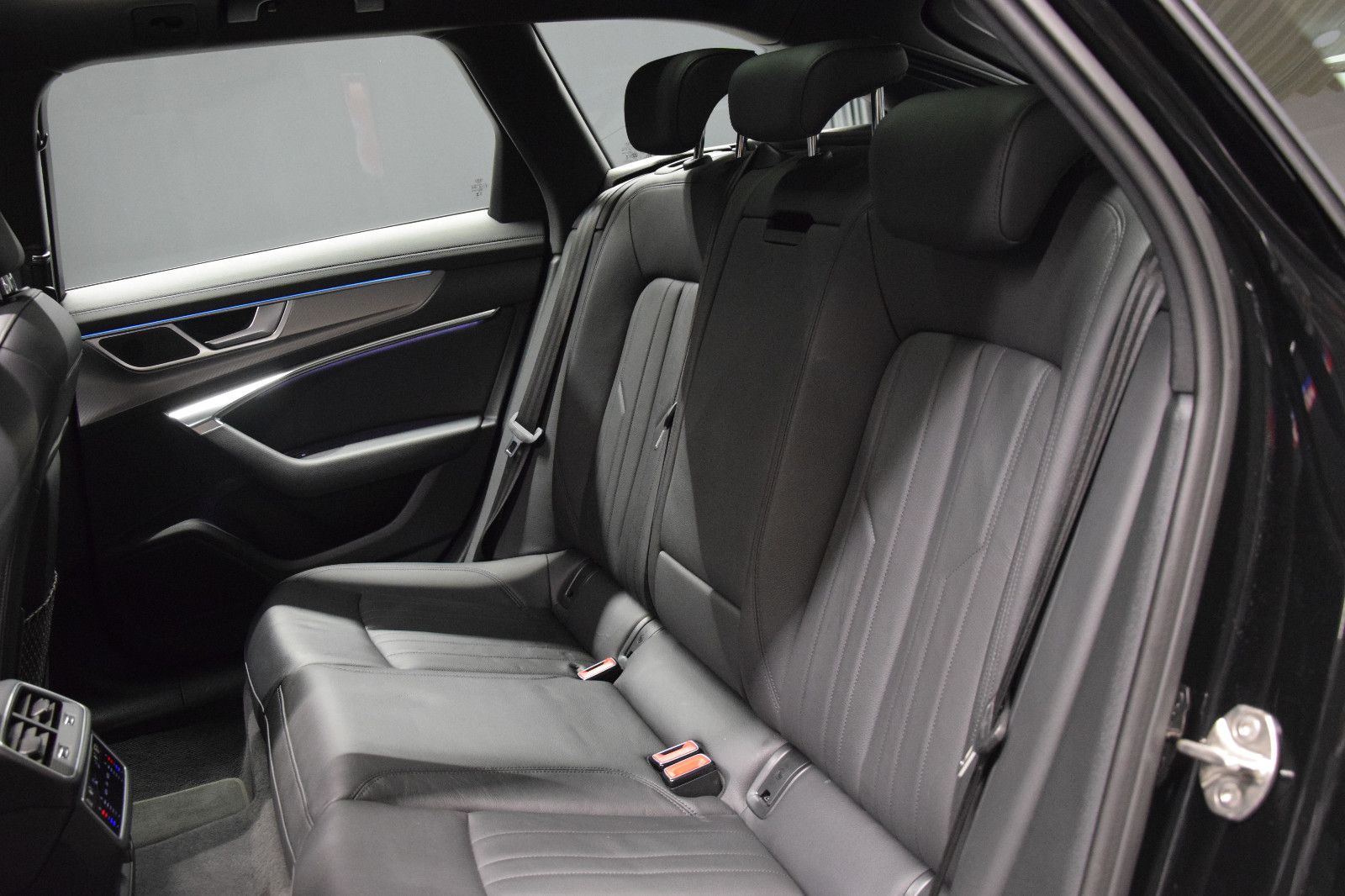 Fahrzeugabbildung Audi A6 Avant 45 TFSI quattro Kamera Pano ACC Leder