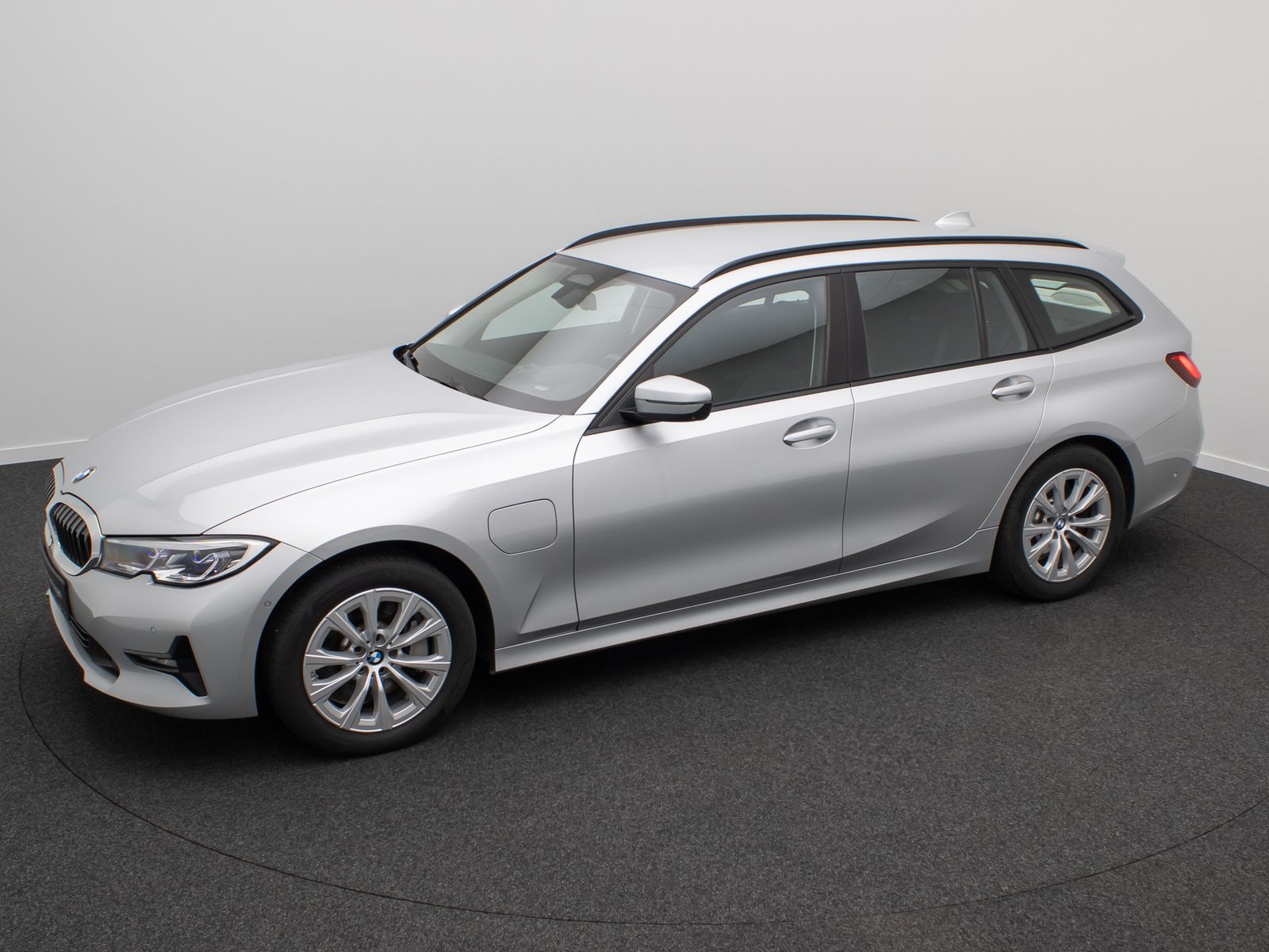 Fahrzeugabbildung BMW 330e Laser 360&deg;HUD DAB Komfort Alarm ACC AHK