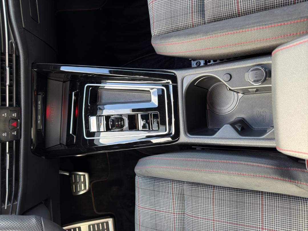 Fahrzeugabbildung Volkswagen Golf GTI VIII 2.0 TSI DSG,RF-Kamera,Navi,SH,Keyl