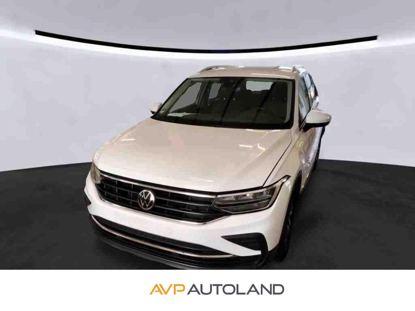 Volkswagen Tiguan 1.5 TSI ACTIVE NAVI LED AHK