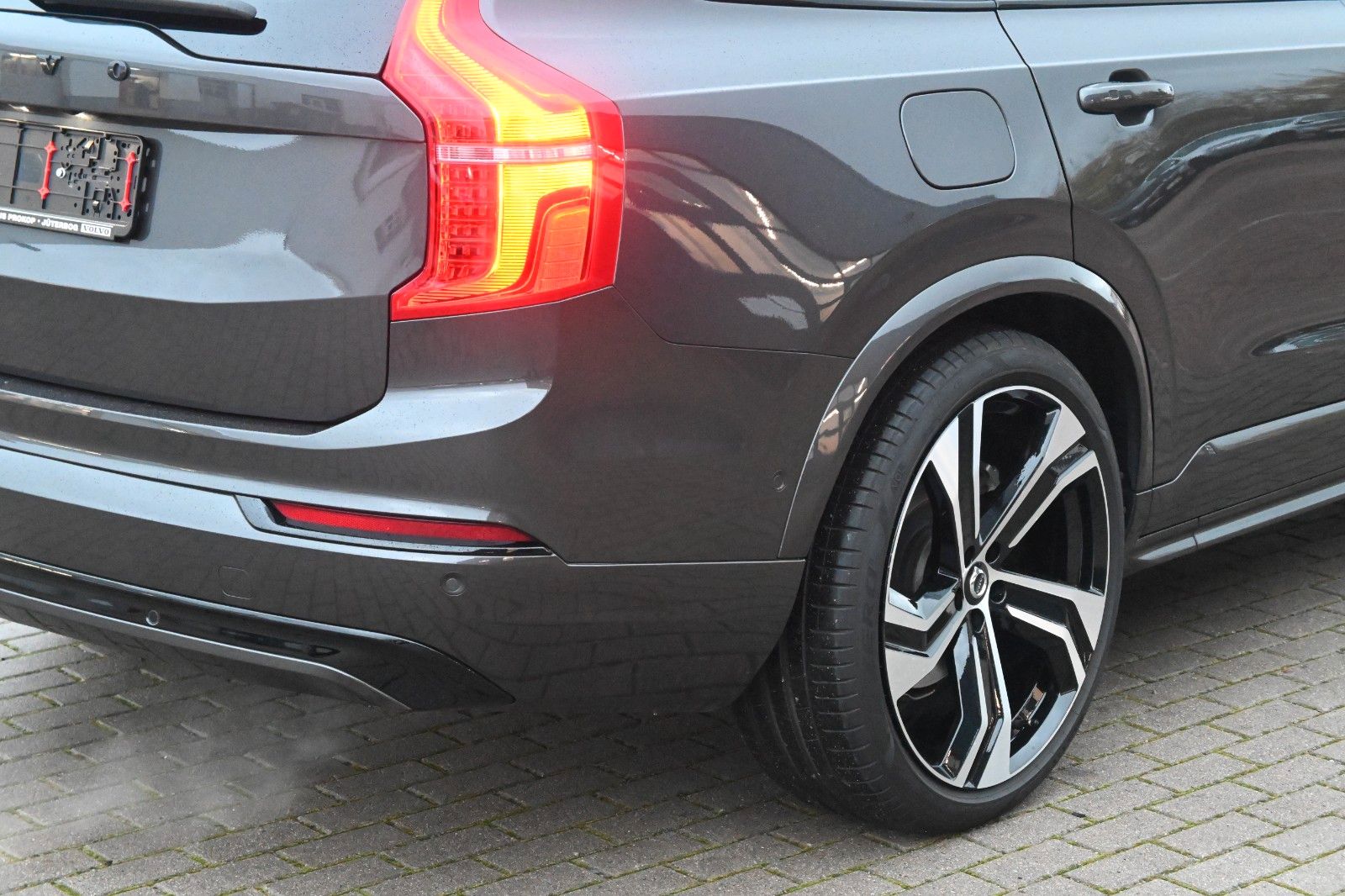 Fahrzeugabbildung Volvo XC90 B5D AWD Ultimate Dark*LED*PANO*LUFT*360*H&K