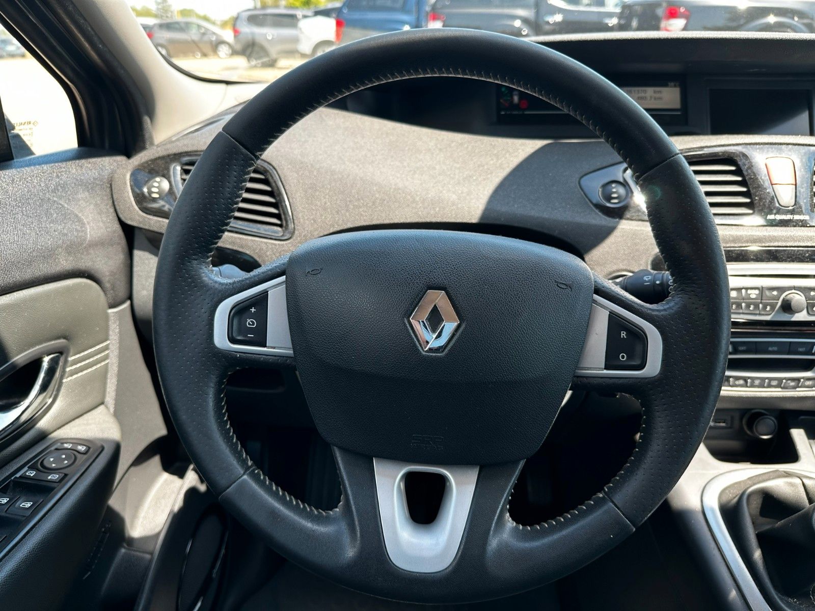 Fahrzeugabbildung Renault Scenic III BOSE / Teilleder / Klimaaut./ Navi.