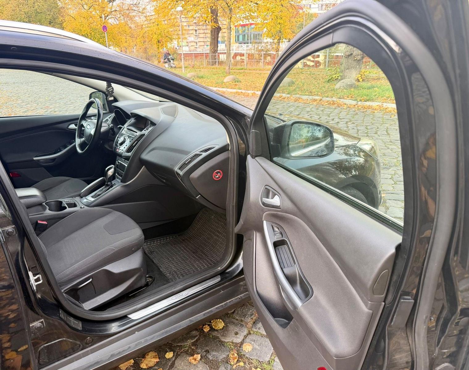 Ford Focus 2012 — photo 10
