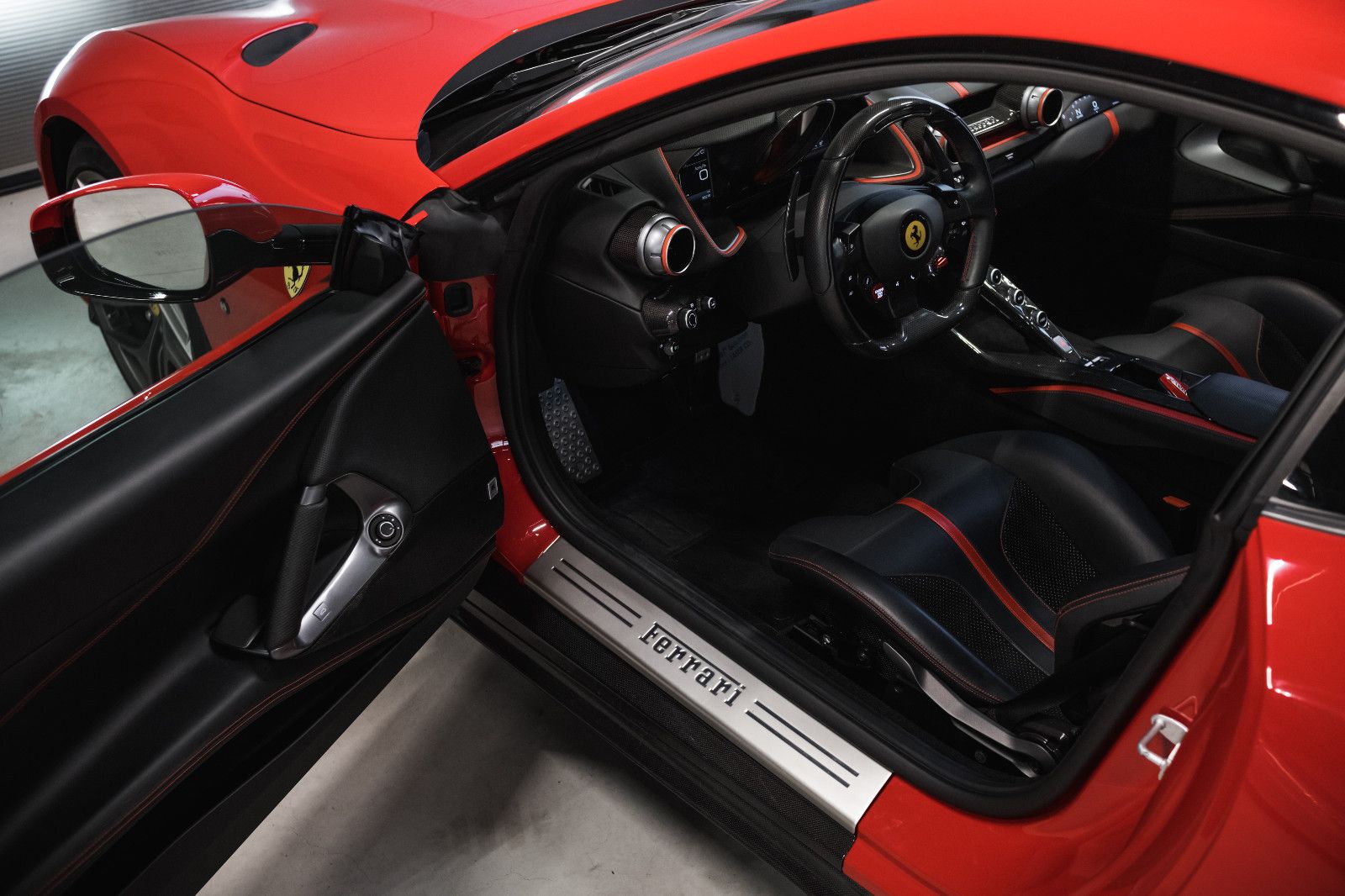 Fahrzeugabbildung Ferrari 812 Superfast-Karbon-Lift-Kameras-Beif.-Display