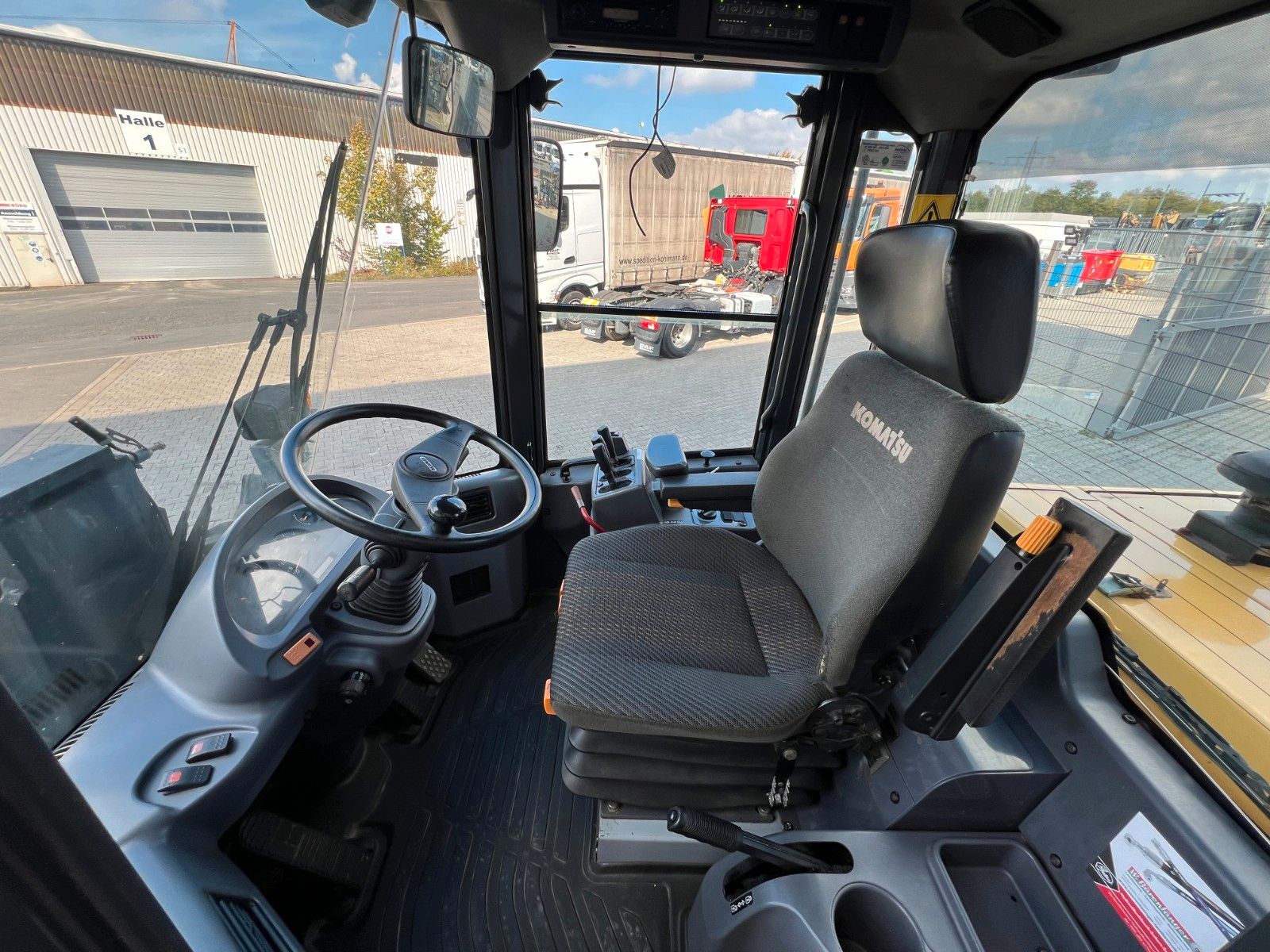 Fahrzeugabbildung Komatsu WA 250 PT - 5H / 12.390h /