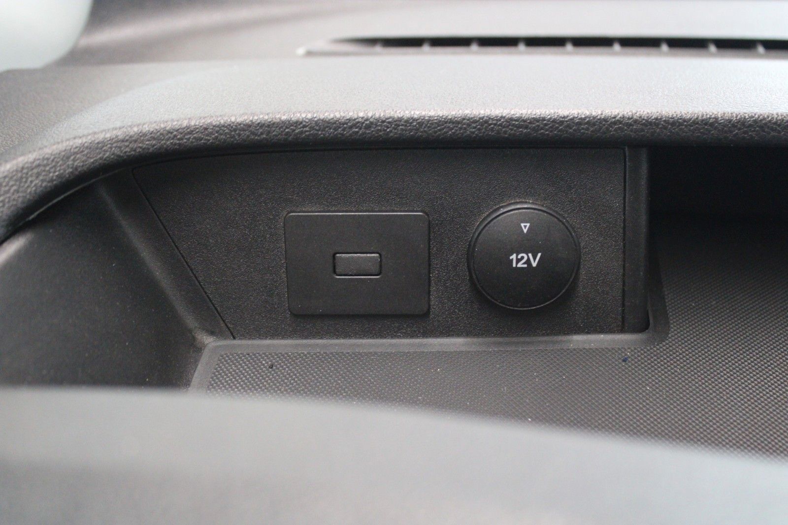 Fahrzeugabbildung Ford Transit Custom TREND L1 Kasten AHK KLIMA 1.Hand