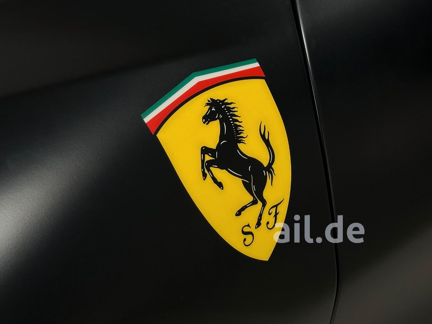 Ferrari SF90 Spider Nero Opaco Carbon PACK Racing Seat