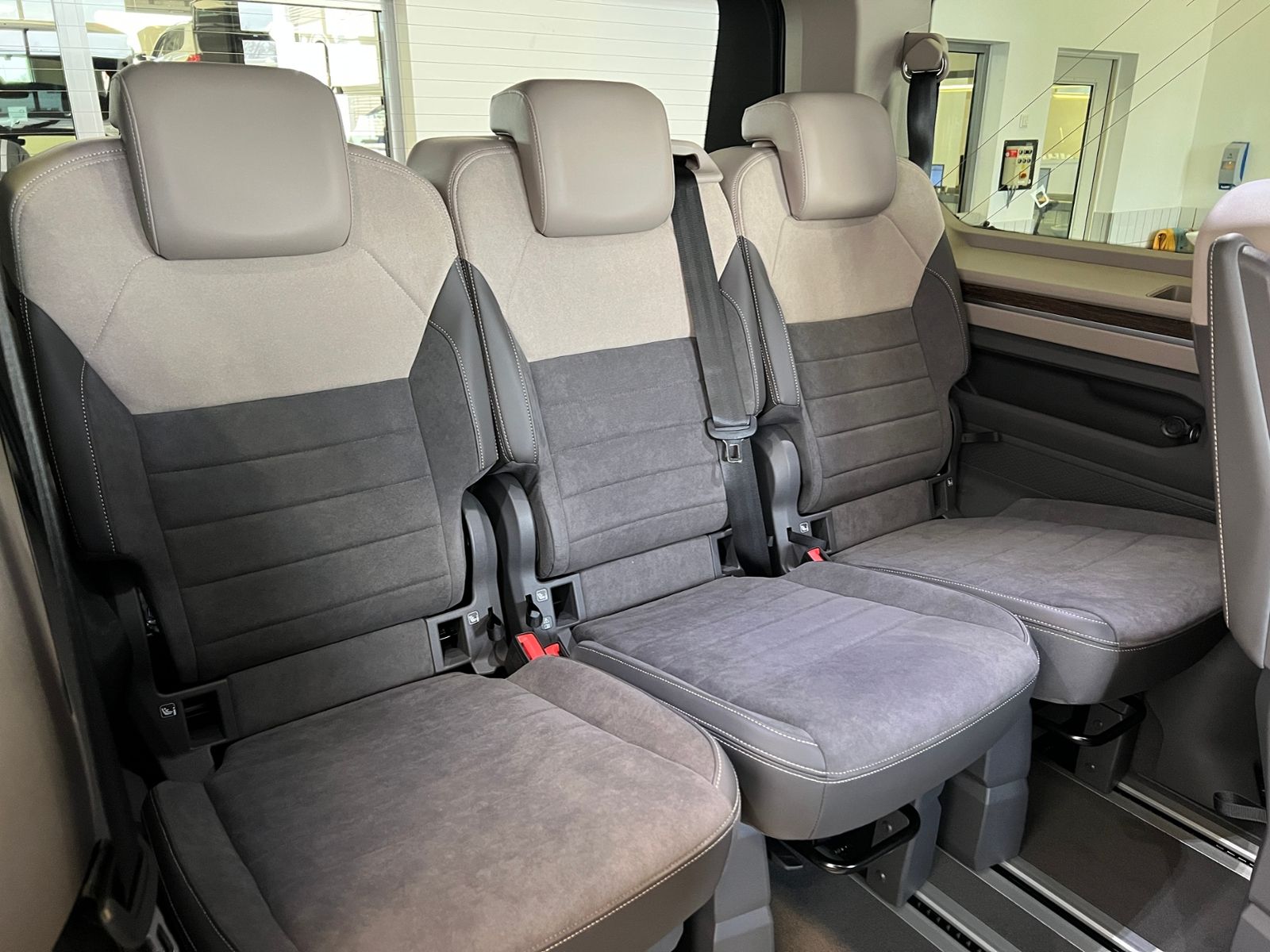 Fahrzeugabbildung Volkswagen T7 Multivan Style 2.0 TDI DSG *AHK, IQ.Light, Pa
