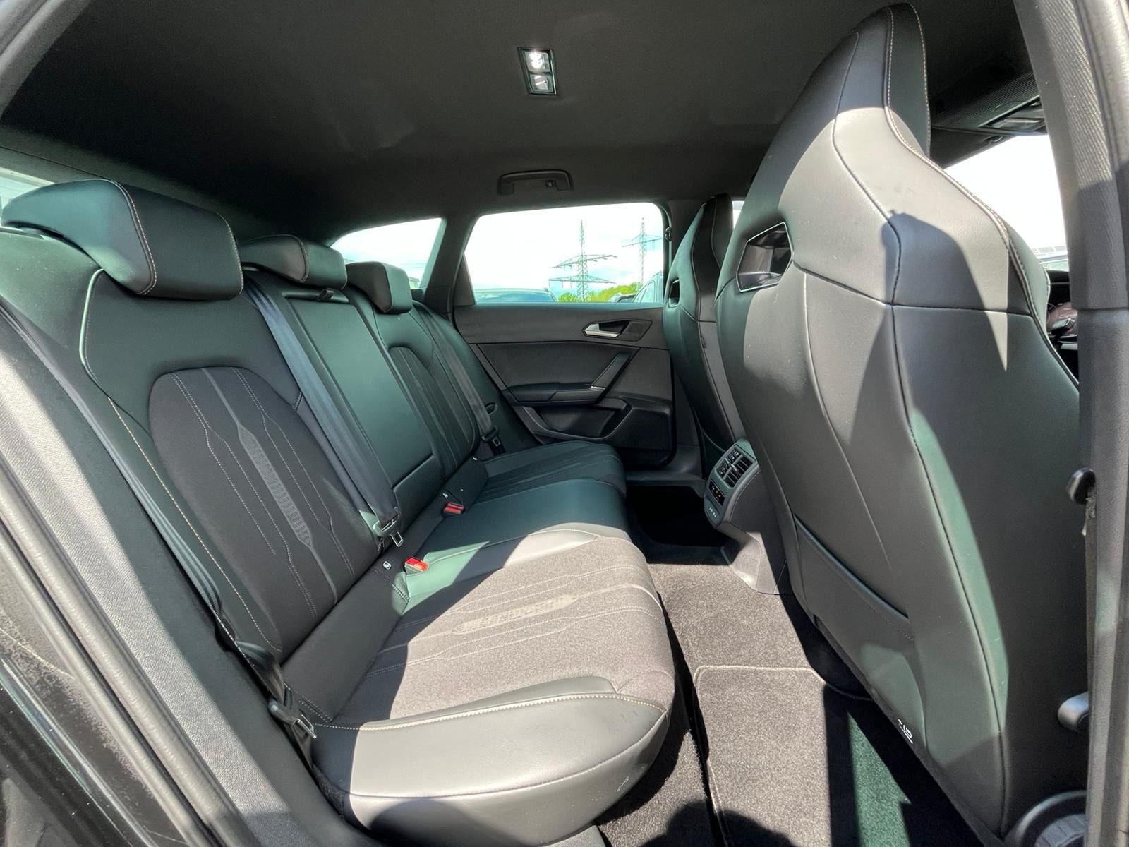 Fahrzeugabbildung CUPRA Leon 1.5 TSI LED*NAVI*APP*SHZ*KAMERA*ACC*MEMORY