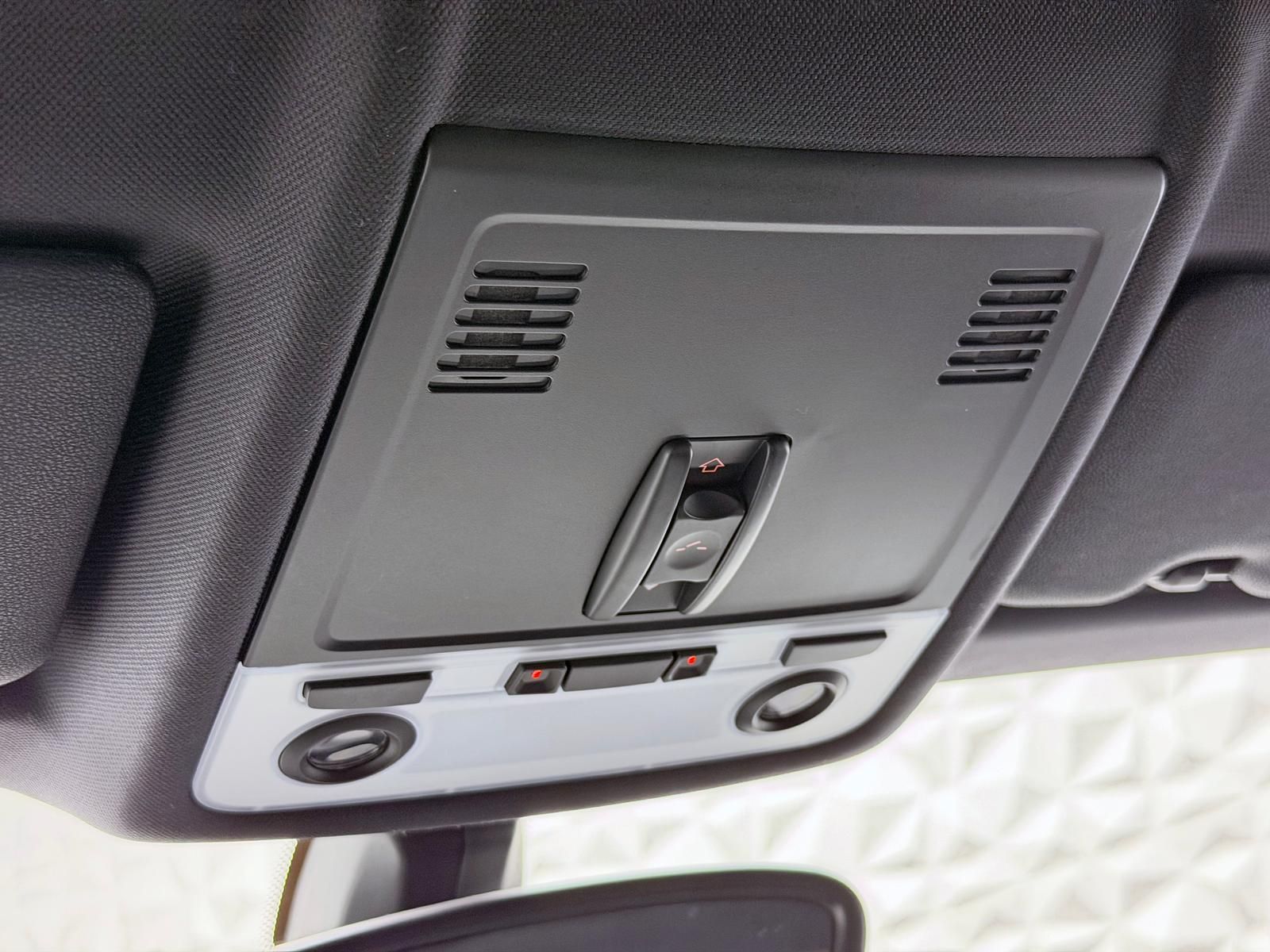 Fahrzeugabbildung BMW 118i M-PAKET/PDC/PANO/KLIMA/SCHECKHEFT/XENON/TFL