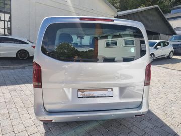 Mercedes V 220 - 6