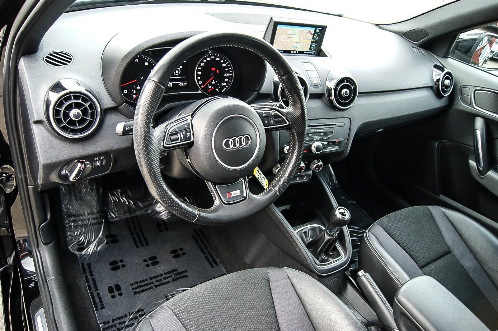 Fahrzeugabbildung Audi A1 Sportback S line Sportpaket NAVIGATION PDC