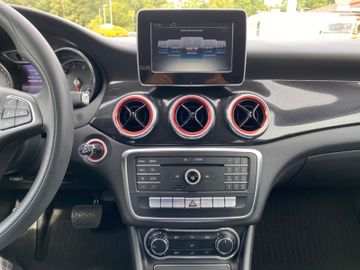 Fahrzeugabbildung Mercedes-Benz CLA 200*Navi*Bluetooth*Tempomat*Klima*