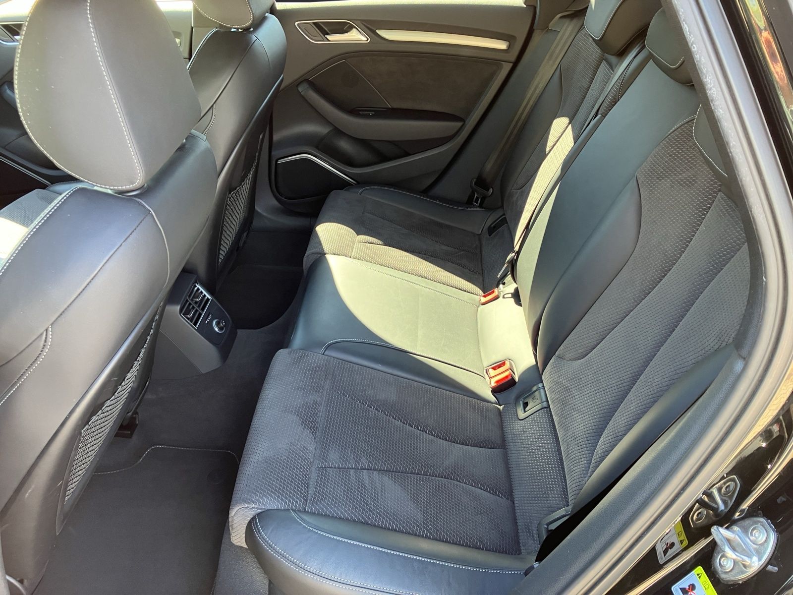 Fahrzeugabbildung Audi A3 Sportback TFSI sport  S-tronic LED NAVI ACC B