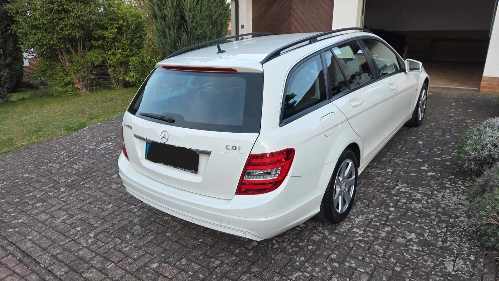 Mercedes-Benz C200 2011 — engine 2.143 cm³, 136 HP (100kW)