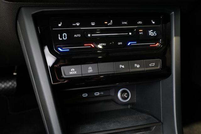 Volkswagen Touran 1.5TSI DSG Highline AHK Pano Rkam Keyless