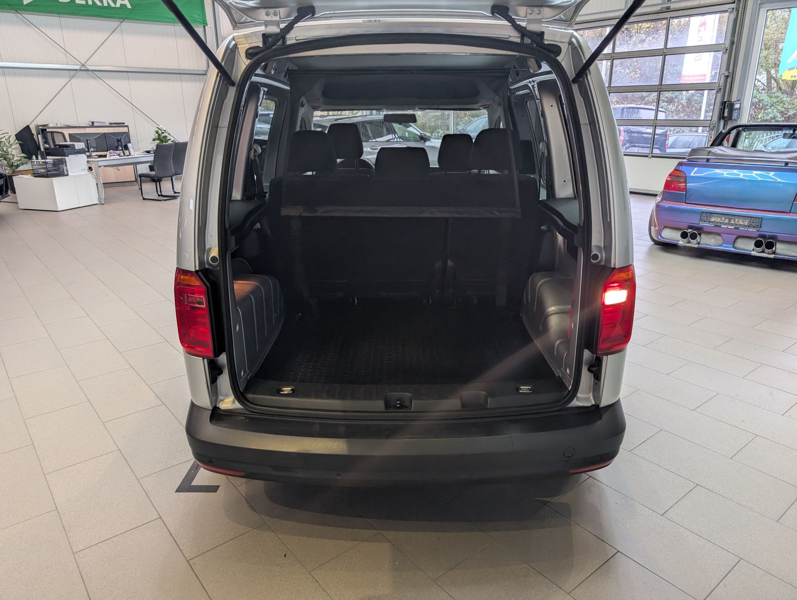Fahrzeugabbildung Volkswagen Caddy 1.0 TSI BMT Klima Sitzheiz PDC 5-Sitz Temp