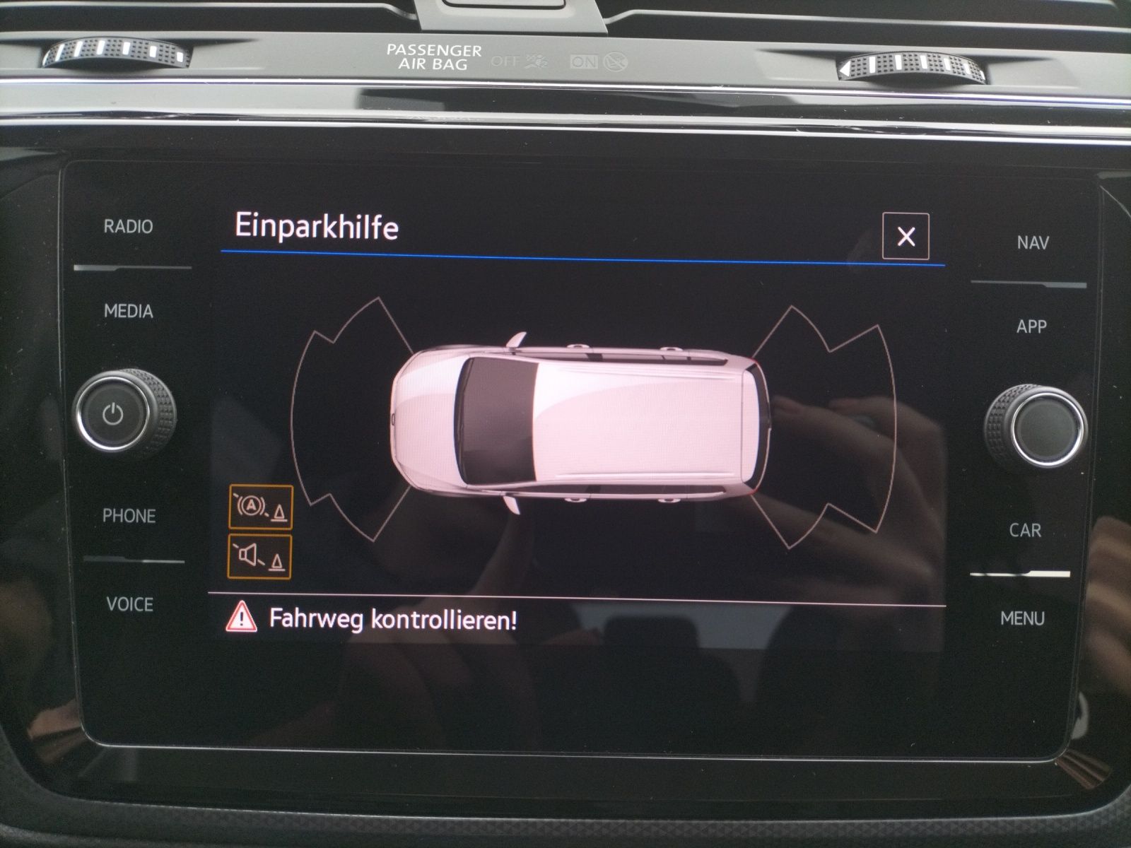 Fahrzeugabbildung Volkswagen Touran TSI Active STH LED Navi ACC Park-Assist S