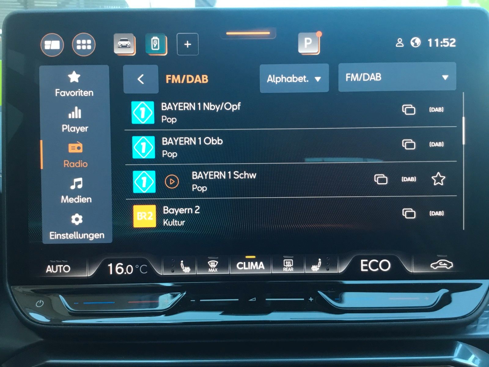 Fahrzeugabbildung CUPRA Leon 1.5 E-HYBRID DSG Sportstourer+AHK+Kamera+18