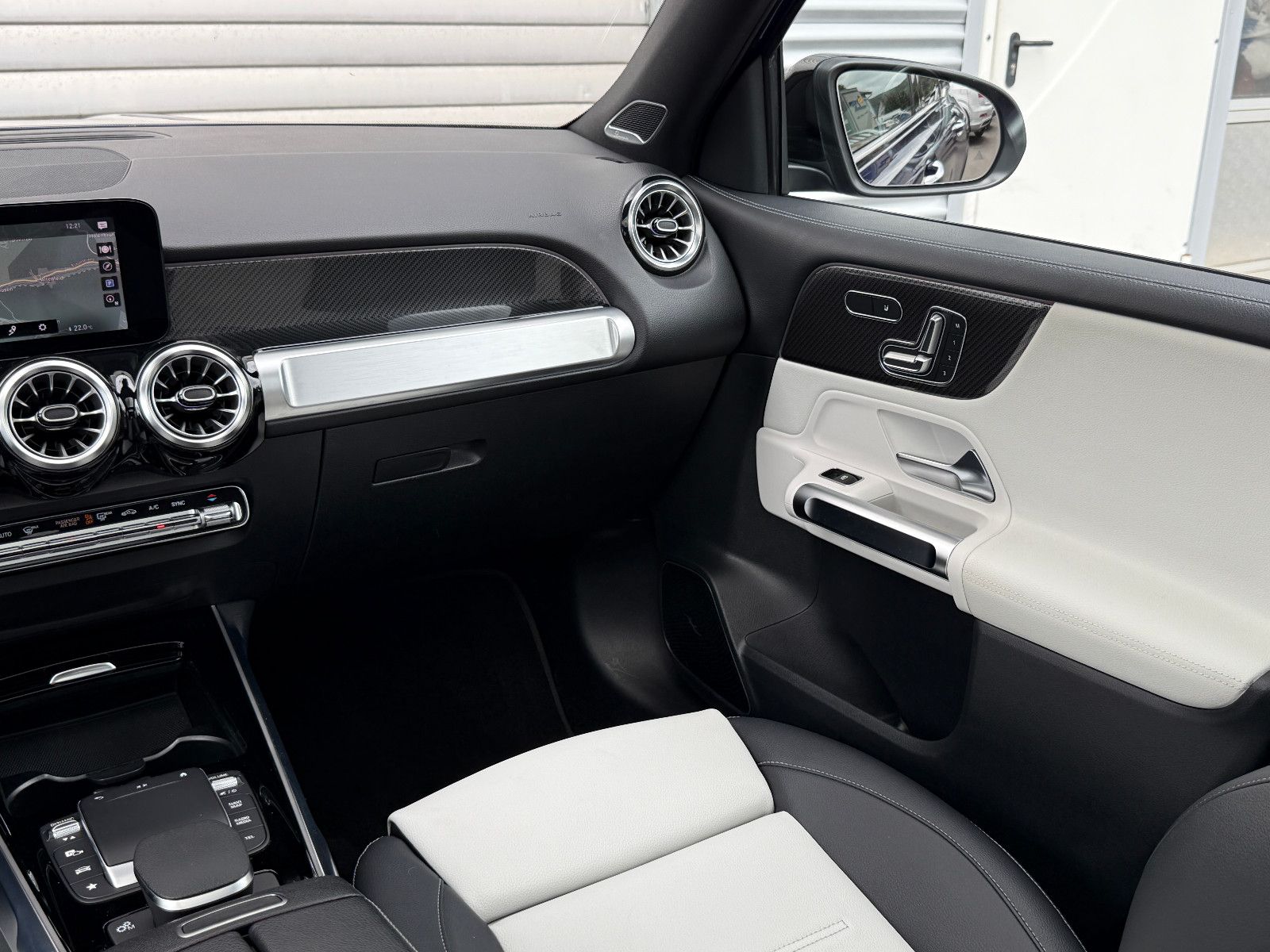 Fahrzeugabbildung Mercedes-Benz GLB 35 AMG 4Matic ACC Burmester 360°K Pano Night