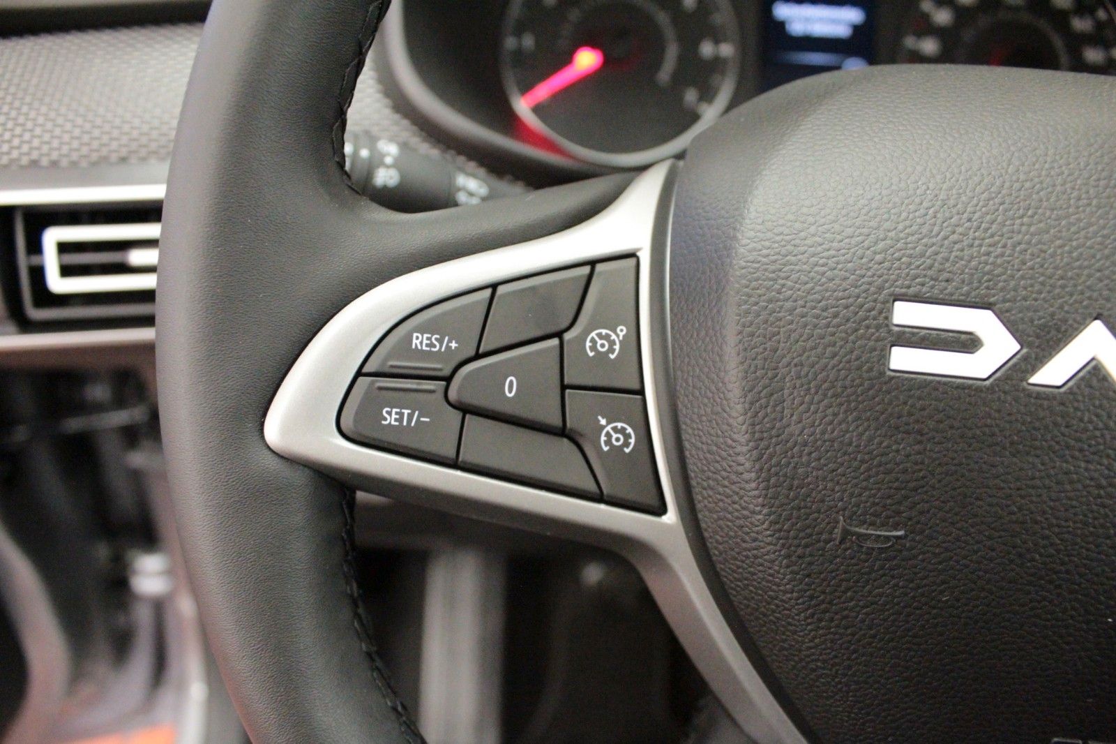 Fahrzeugabbildung Dacia Sandero TCe 100  Benzin /Expression*Winterpaket*