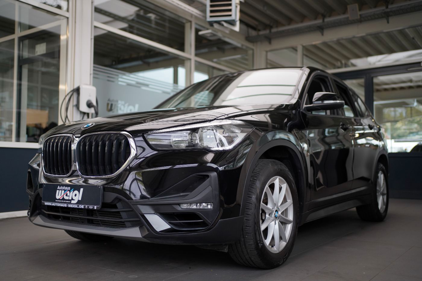 Fahrzeugabbildung BMW X1 20iA Advantage +Sitzheizung+17''LMR+Navi+PDC+
