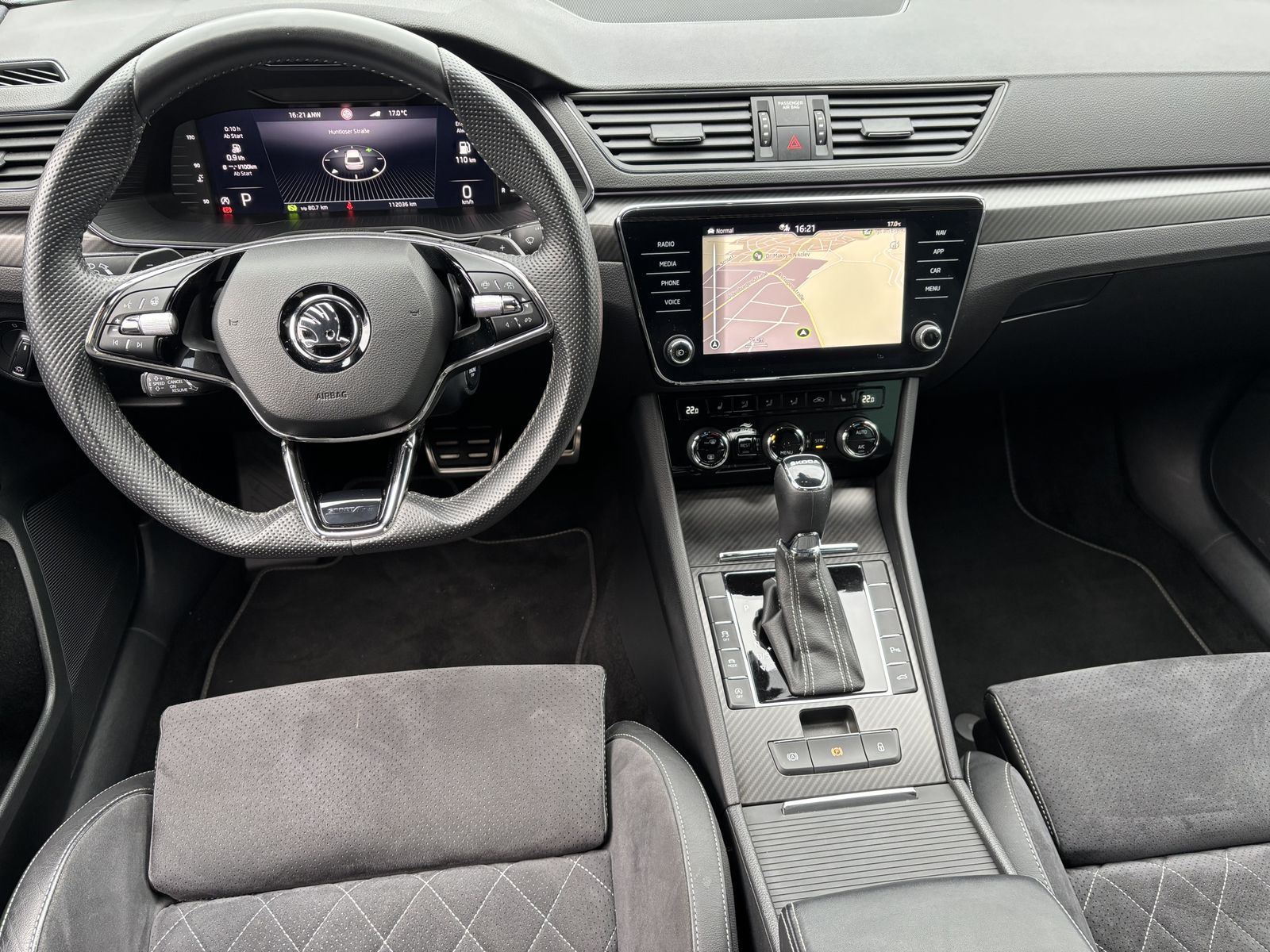 Fahrzeugabbildung SKODA Superb Combi 2.0 TDI DSG Sportline NAV+LED+VCOCK