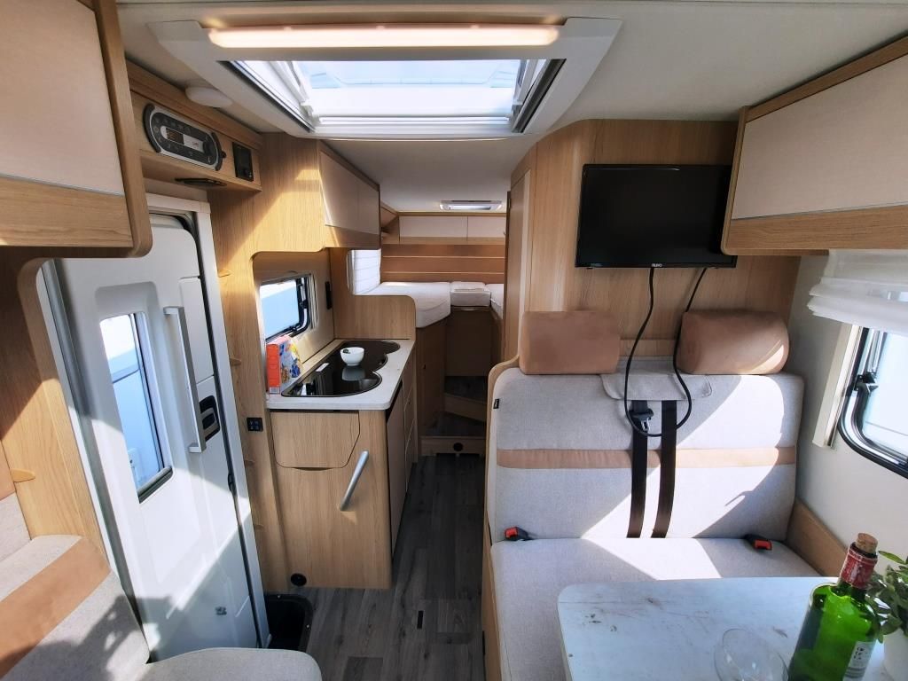Fahrzeug Übersicht 7 Fahrzeugabbildung LMC Cruiser V 646 G Verfüg./AHK/SAT/NAVI