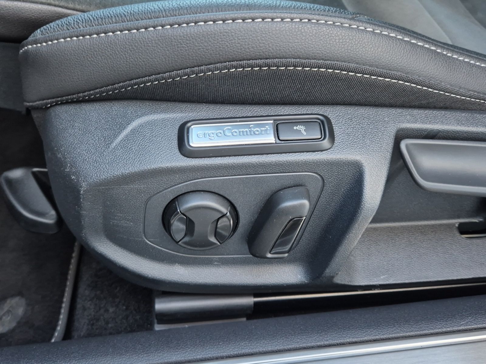 Fahrzeugabbildung Volkswagen Arteon SB TSI R-Line DSG Matrix AHK Navi AID ACC