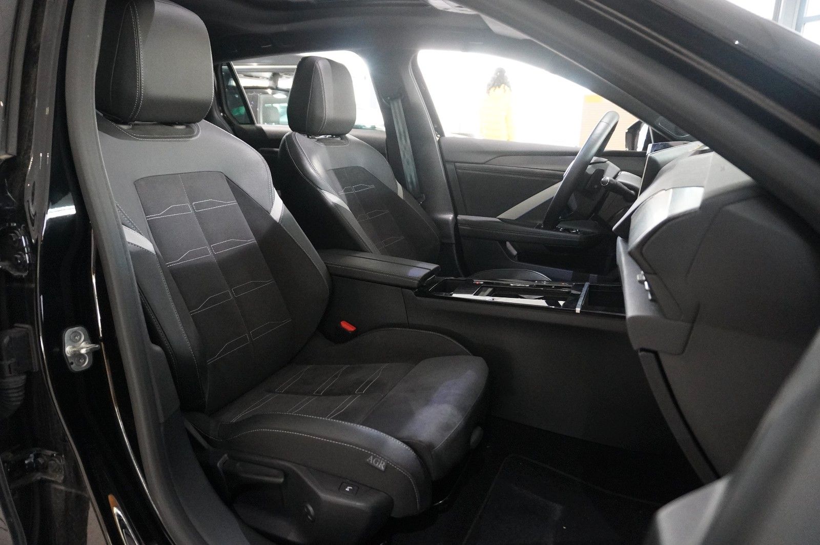 Fahrzeugabbildung Opel Astra L ST 1.2T ULTIMATE NAVI/LED/360°/VIRT/DAB+