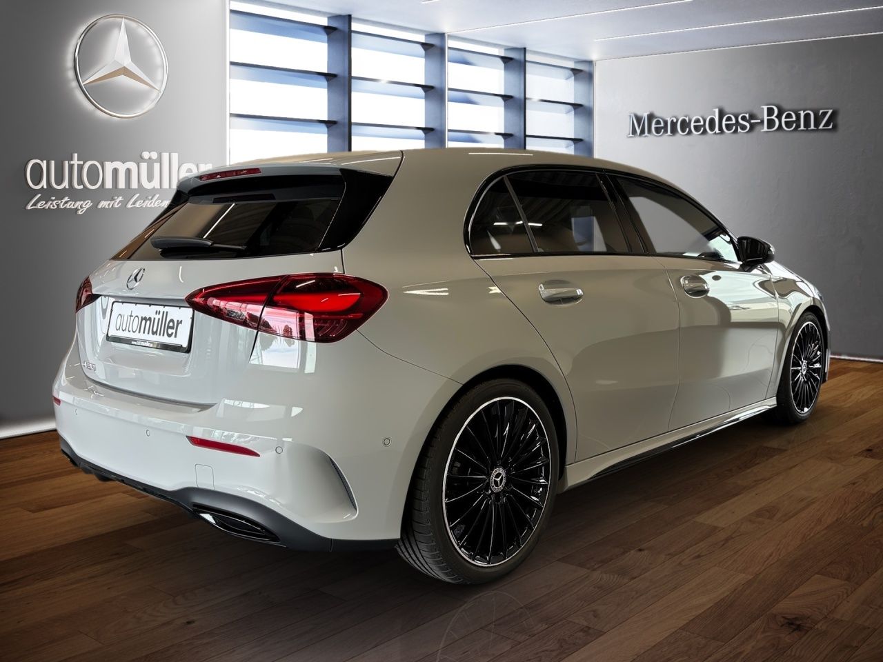 Fahrzeugabbildung Mercedes-Benz A 180 AMG AHK Night Multibeam Ambiente WinterPa