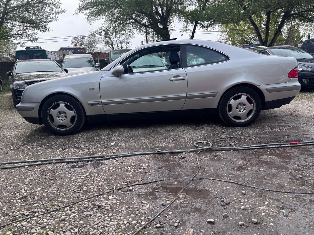 Mercedes-Benz CLK 320